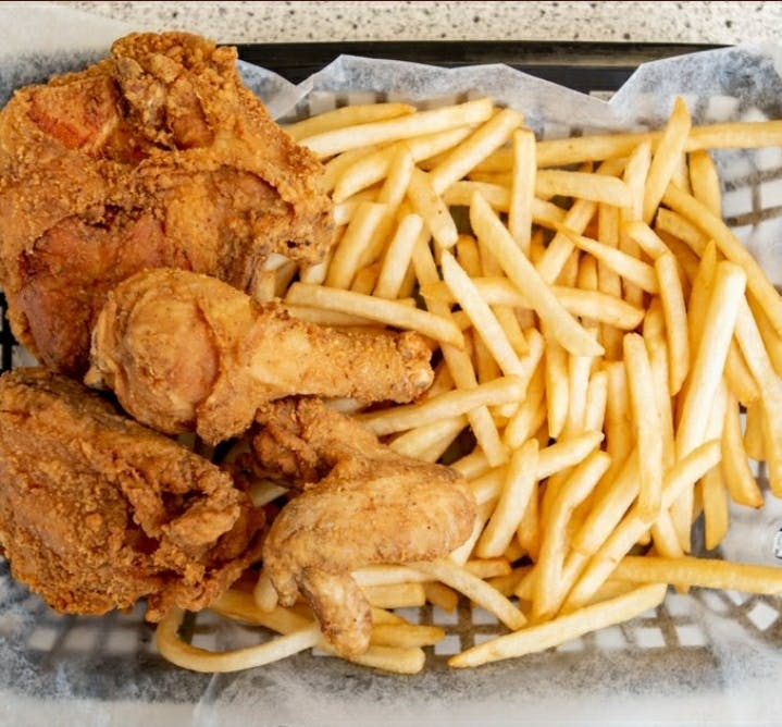 Order Fried Chicken Dinner - 4 Pieces food online from Emilio's Pizza store, Burbank on bringmethat.com