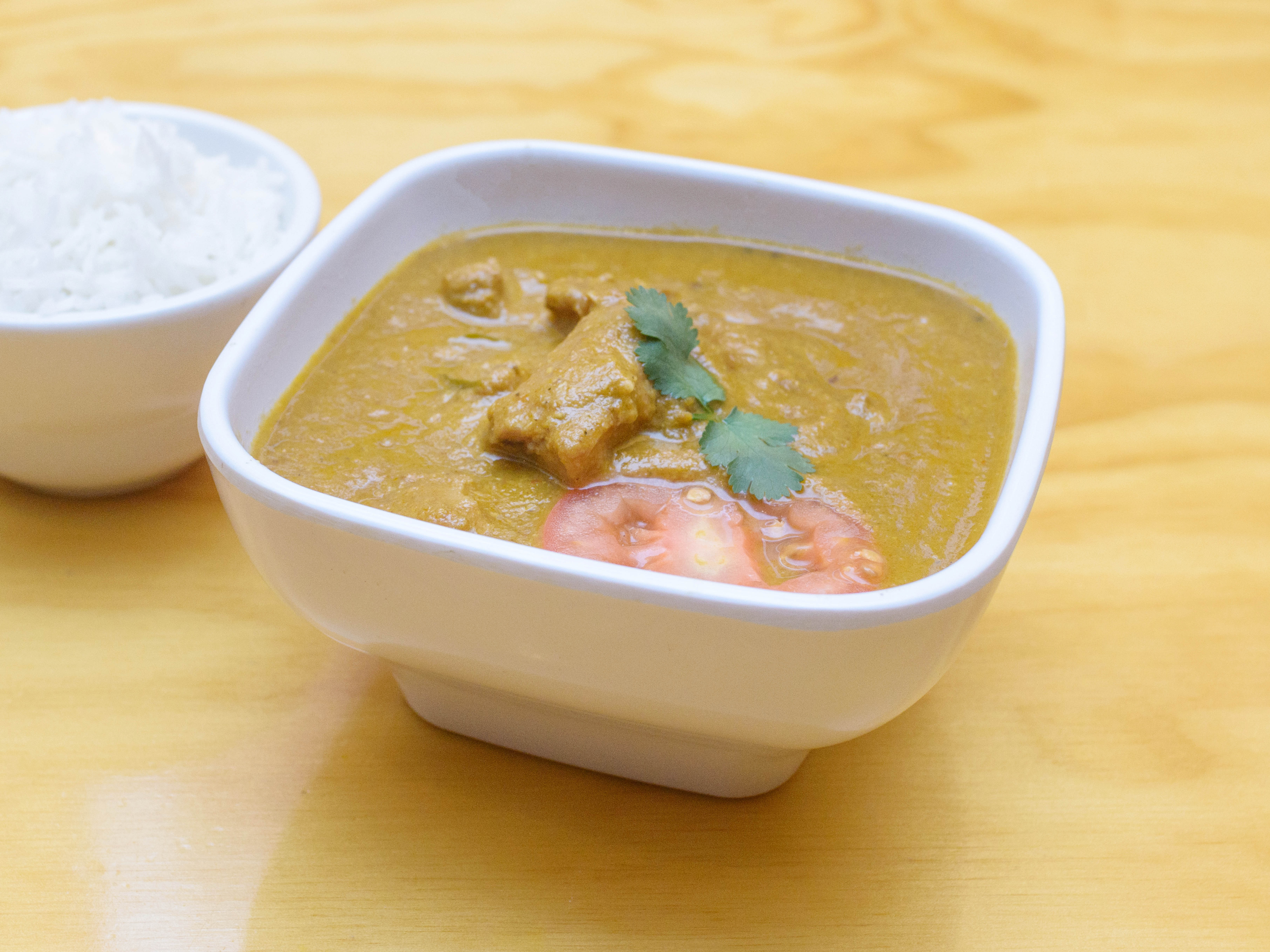 Order Chicken Curry food online from Thalaiva Indian Kitchen store, Park Ridge on bringmethat.com