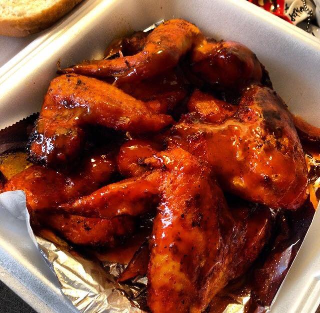 Order Chicken Wings  food online from Hardy Bbq Smokehouse store, Bowie on bringmethat.com