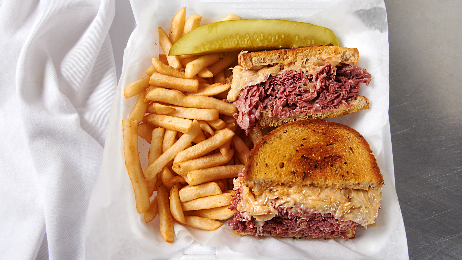 Order Ruben food online from Chillie's Deli store, Cleveland on bringmethat.com