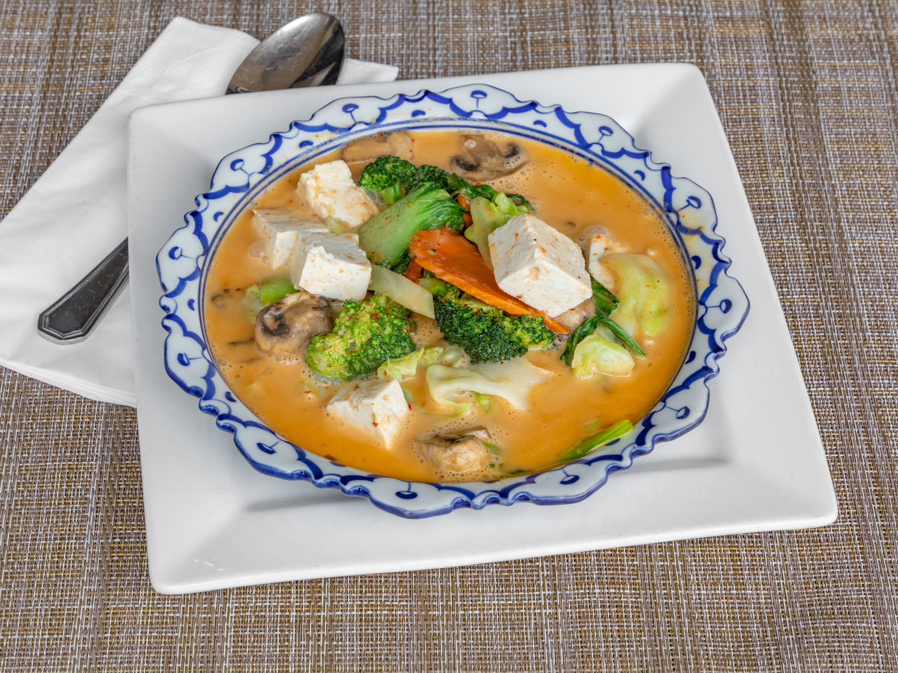 Order 71. Vegetable and Tofu Curry food online from Phuket Thai Restaurant store, Redondo Beach on bringmethat.com