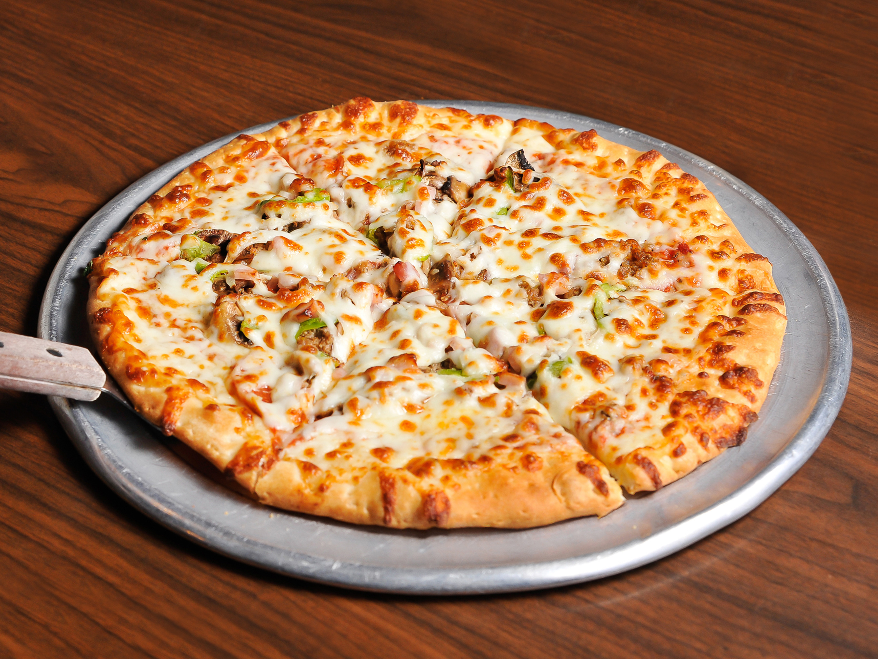 Order Deluxe Pizza food online from Anthony's Pizza & Pasta store, McDonough on bringmethat.com