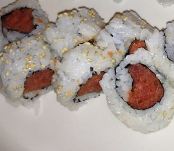 Order Tuna House Roll food online from Mizu store, San Diego on bringmethat.com