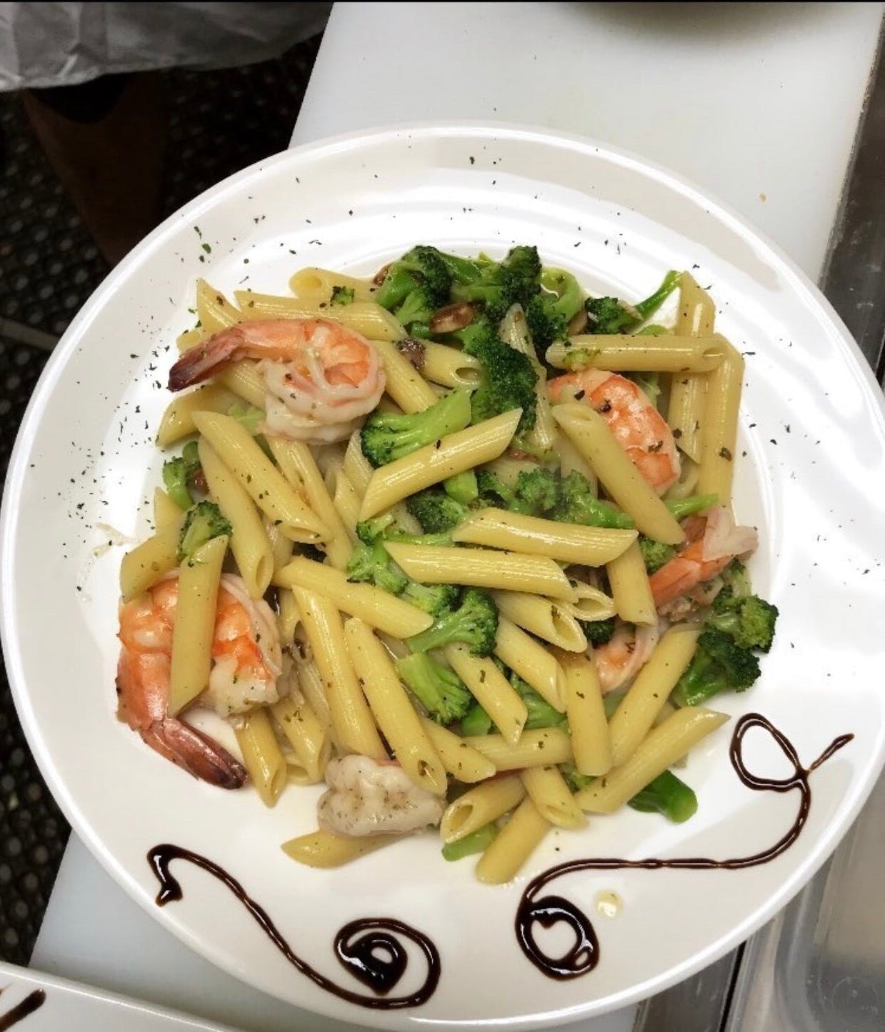 Order Shrimp & Broccoli - Pasta food online from Hometown Pizza Of Southbury store, Southbury on bringmethat.com