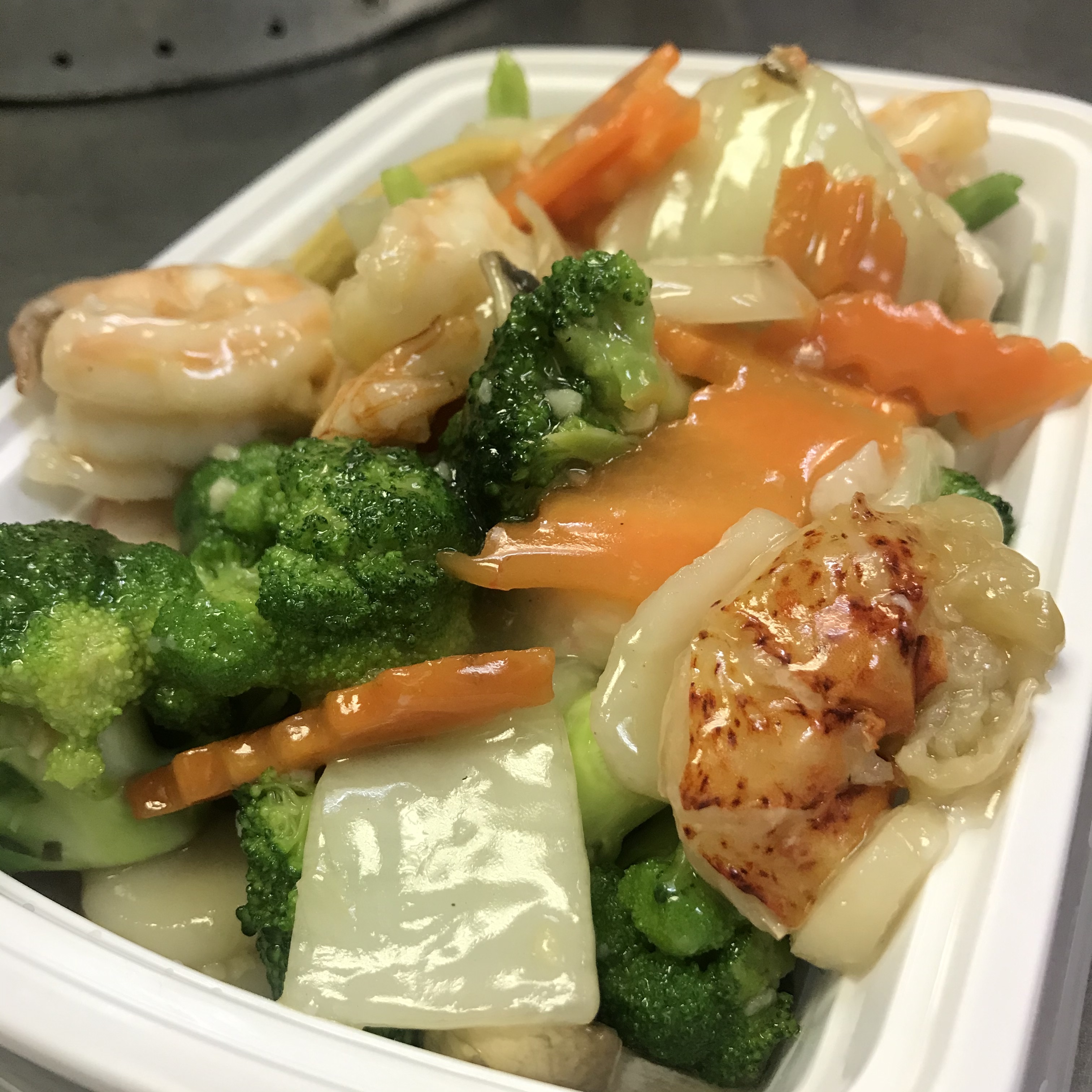 Order Seafood Delight food online from Hai Sing Chinese Restaurant store, Yonkers on bringmethat.com