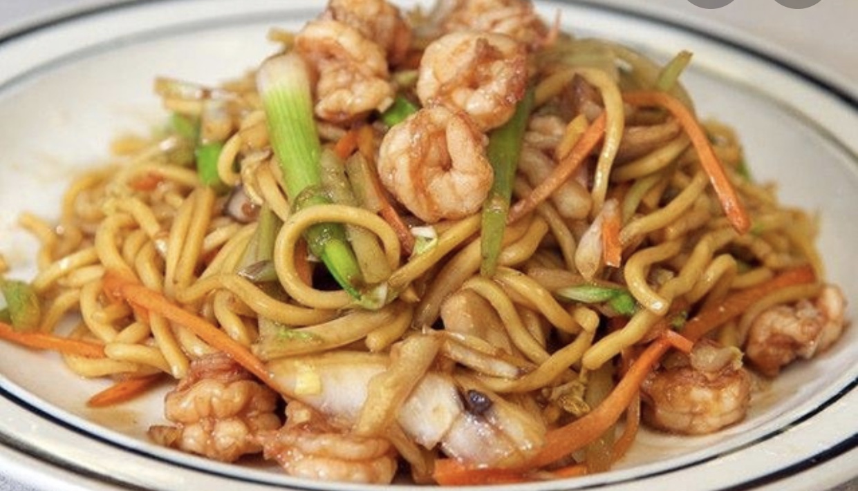 Order 39. Shrimp Lo Mein food online from Rong Hua Chinese Restaurant store, Richmond Hill on bringmethat.com