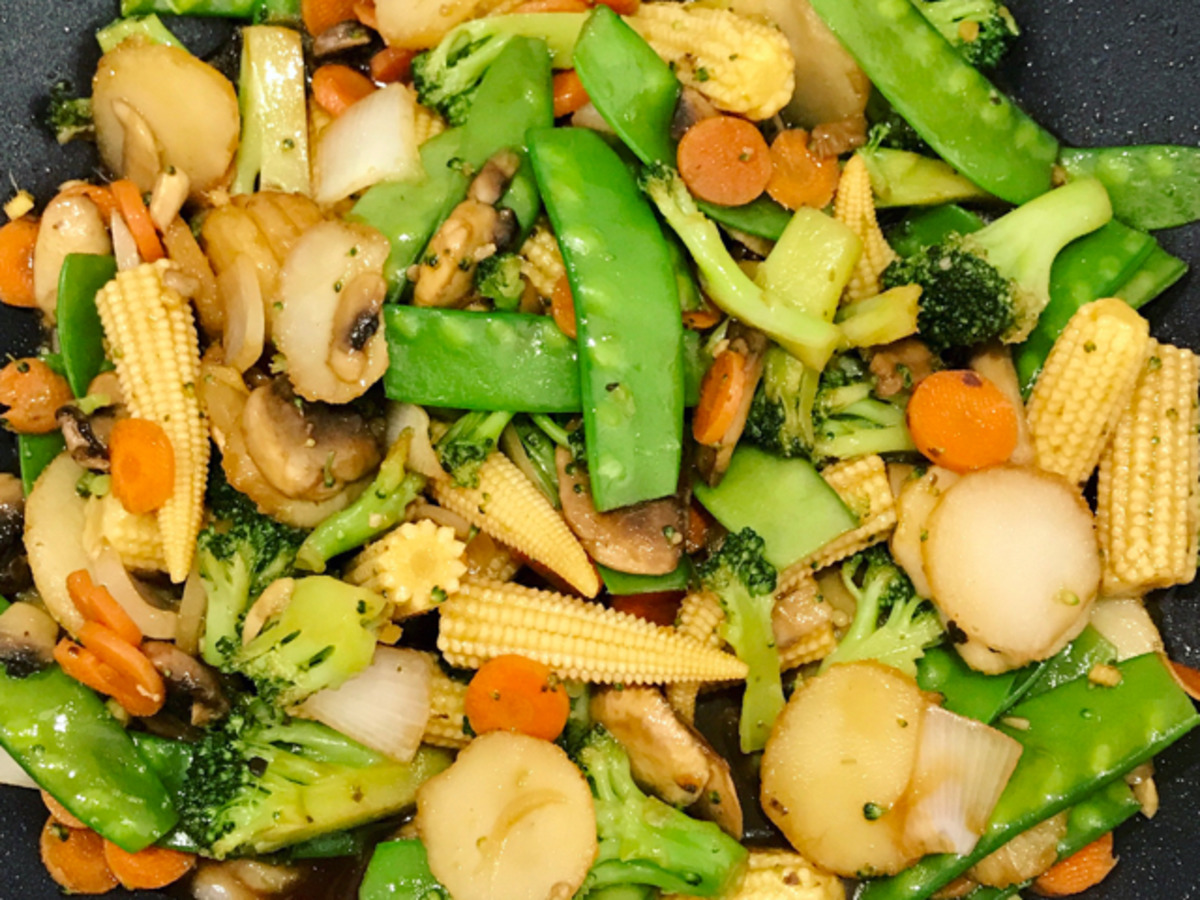 Order Mixed Vegetable(large) food online from Far East Restaurant store, Capitol Heights on bringmethat.com