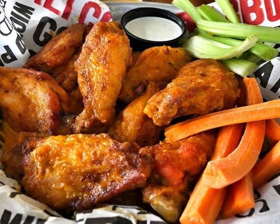 Order Wings (10pc) food online from Cali Comfort BBQ Restaurant & Sports Bar store, Spring Valley on bringmethat.com