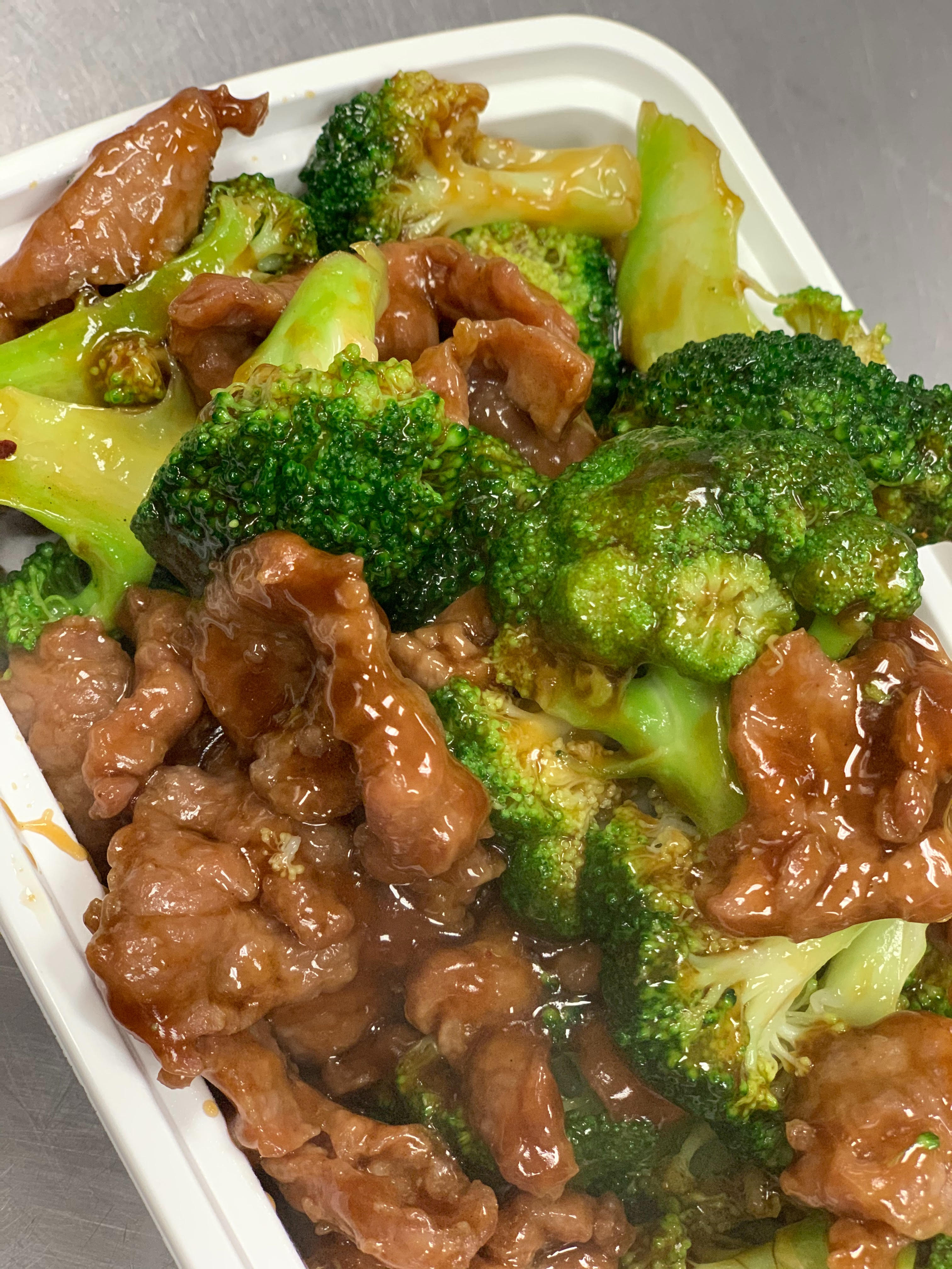 Order 95. Beef with Broccoli 芥兰牛 food online from Sheng Garden Chinese Restaurant store, Teaneck on bringmethat.com