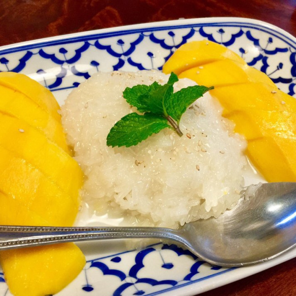 Order Sweet Sticky Rice with Mango food online from Shin store, Long Beach on bringmethat.com