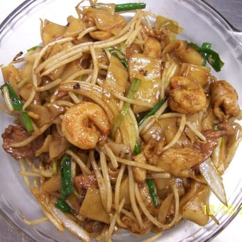 Order House Special Chow Fun food online from Hai Sing Chinese Restaurant store, Yonkers on bringmethat.com