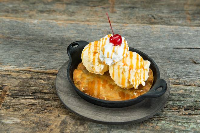 Order Native White Chocolate Macadamia Nut Cookie Sundae food online from Native Grill & Wings store, San Antonio on bringmethat.com