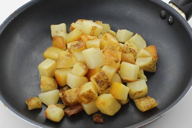 Order Full Skillet of Skin-on Potato Chunks food online from Scramblers store, North Olmsted on bringmethat.com