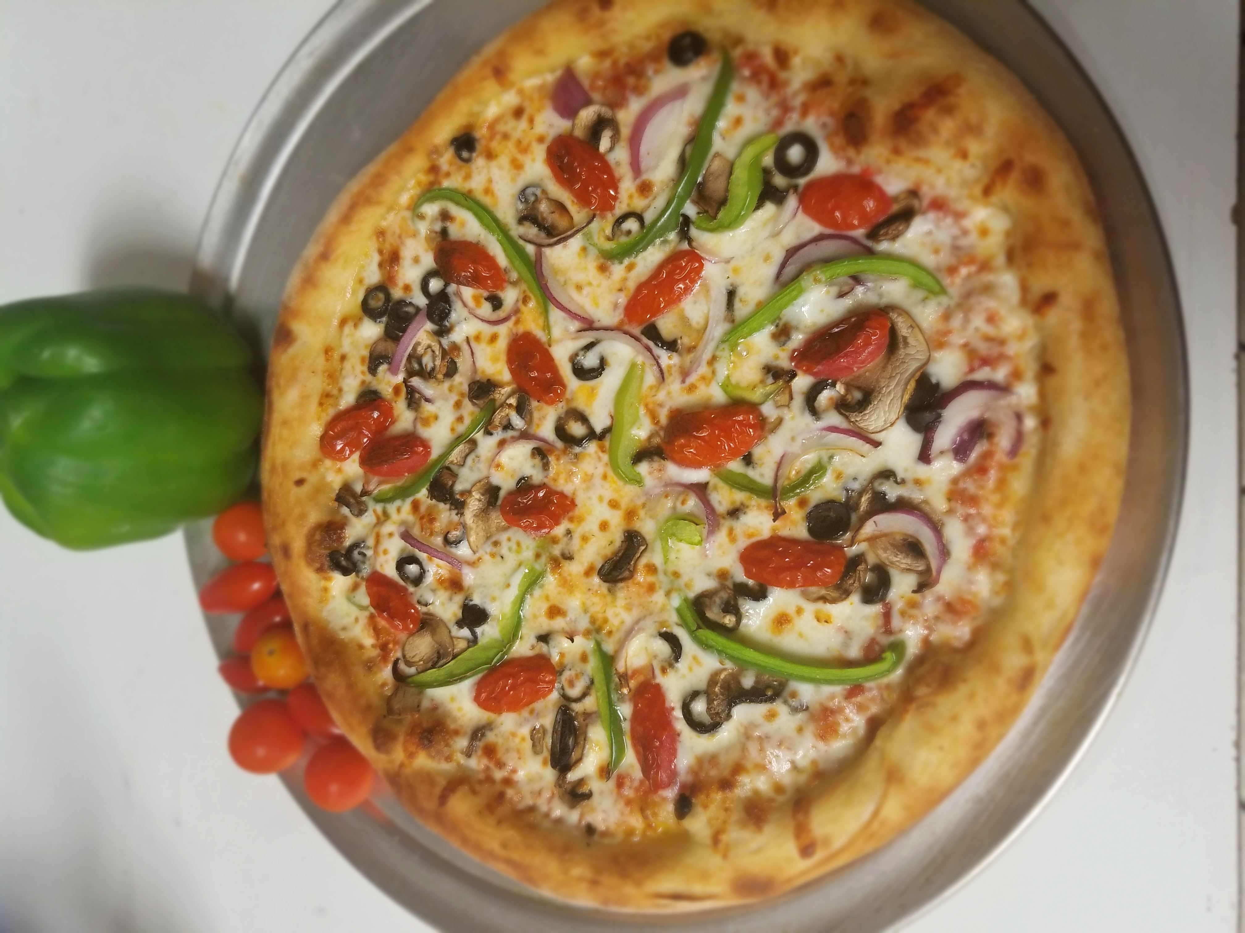 Order Vegetarian Pizza food online from Alessandro's Place store, Los Angeles on bringmethat.com