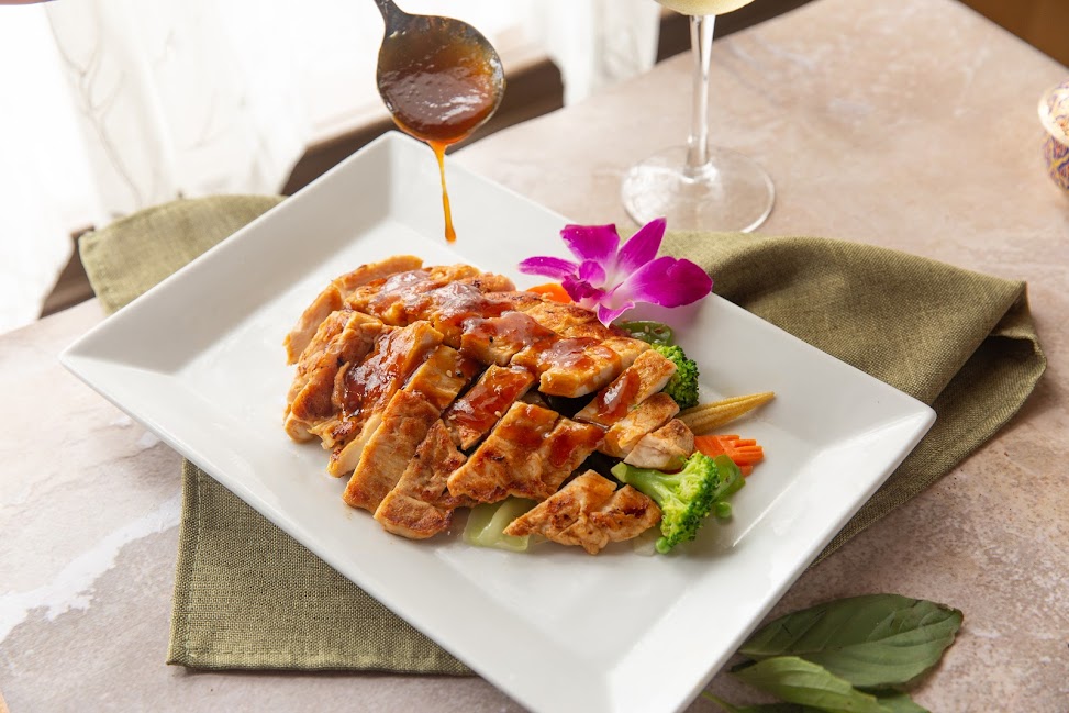 Order Teriyaki Chicken food online from Nai Thai Cuisine store, Dunwoody on bringmethat.com