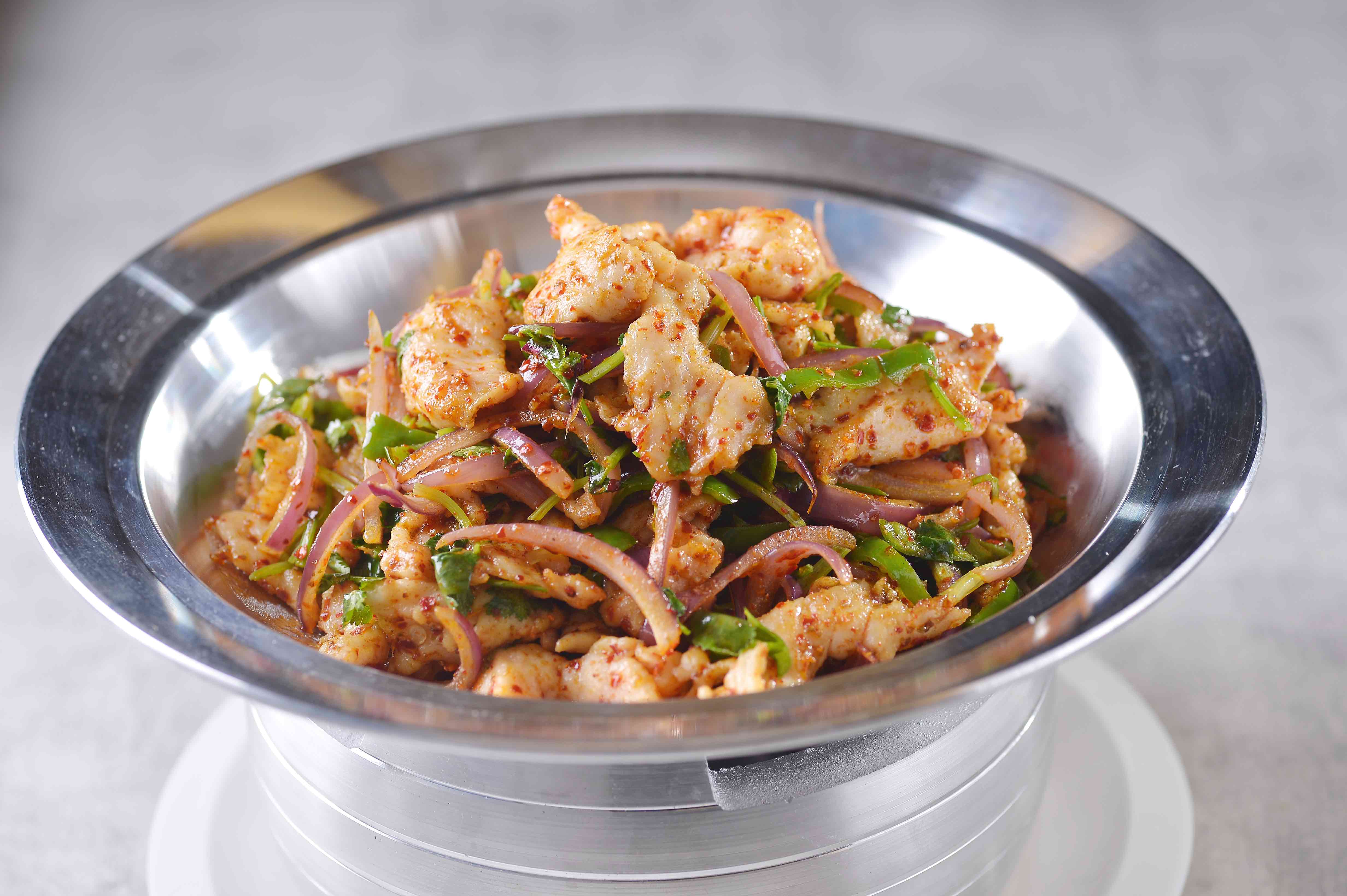 Order 47. Chicken with Onion & Chili in Hot Pot food online from Peter Chang store, Glen Allen on bringmethat.com