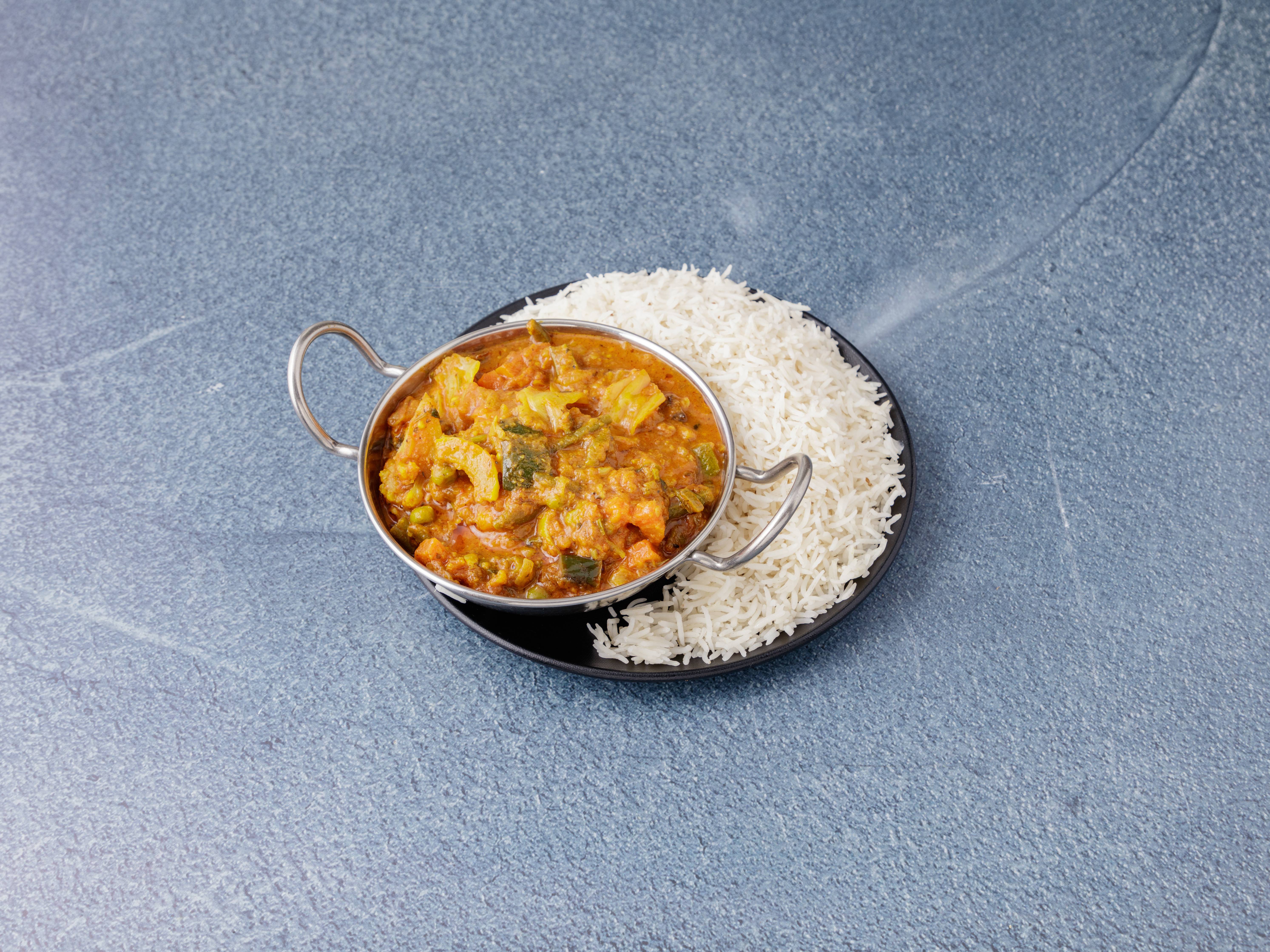 Order Vegetable Curry food online from Taj India store, Manchester on bringmethat.com