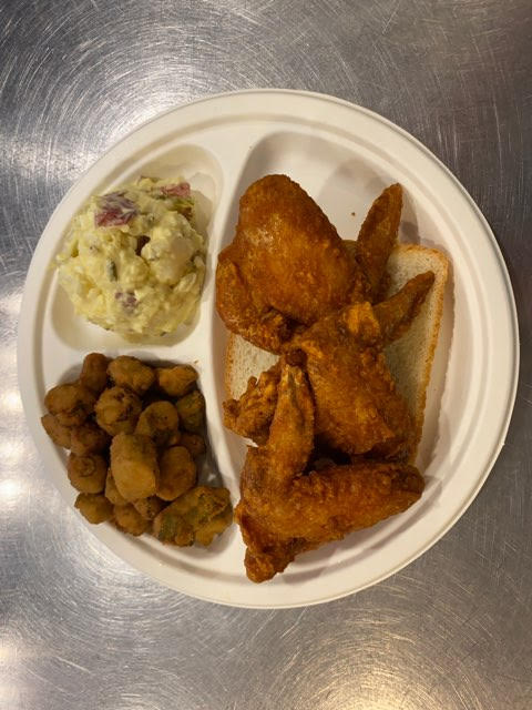 Order 3 Piece Wing Plate food online from Gus World Famous Fried Chicken store, Chicago on bringmethat.com