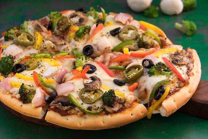 Order 12" Veggie pizza food online from Port City Sports Bar & Grill store, Stockton on bringmethat.com