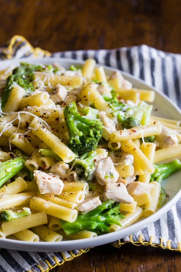 Order Chicken & Broccoli Alfredo Pasta food online from Piemonte Pizza & Grill store, Providence on bringmethat.com