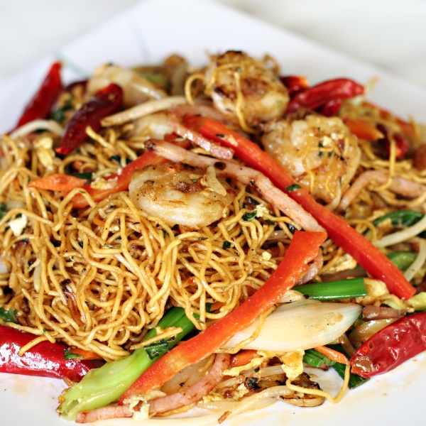 Order R7. Spicy Thai Chow Mein  food online from Golden moon restaurant store, Daly City on bringmethat.com