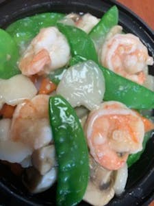 Order SF9. Shrimp with Snow Peas food online from Peking Chef store, Fairfax Station on bringmethat.com