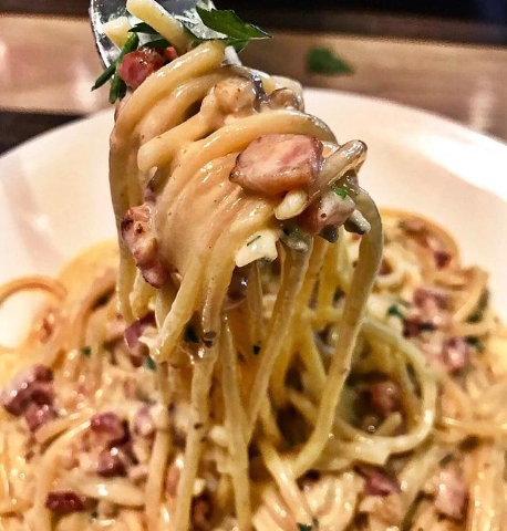 Order Spaghetti Carbonara food online from Trattoria bianca store, New York on bringmethat.com