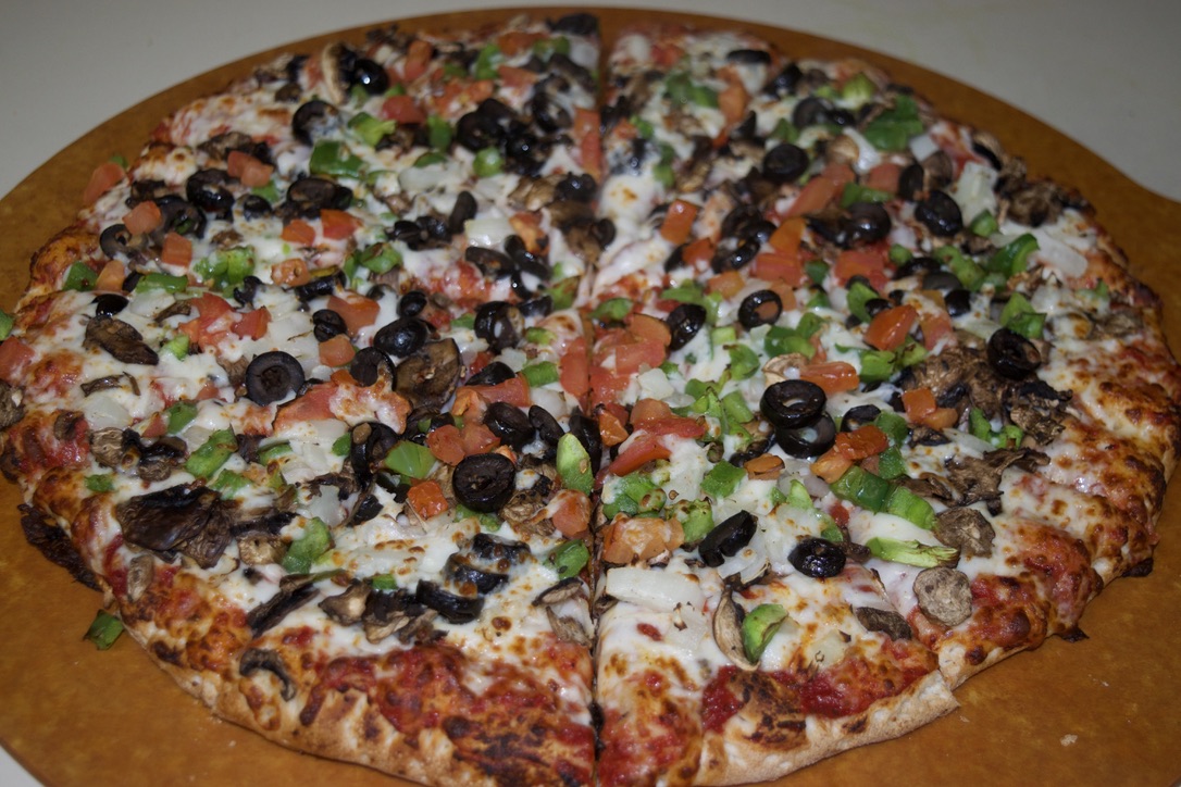 Order Vegetarian Pizza food online from Fast Pizza Delivery store, Mountain View on bringmethat.com