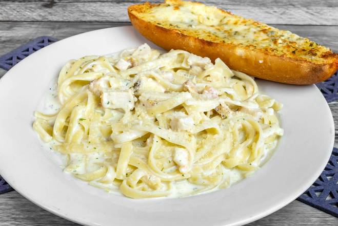 Order Fettuccine Alfredo Pasta with Chicken food online from Palios Pizza Cafe store, Katy on bringmethat.com