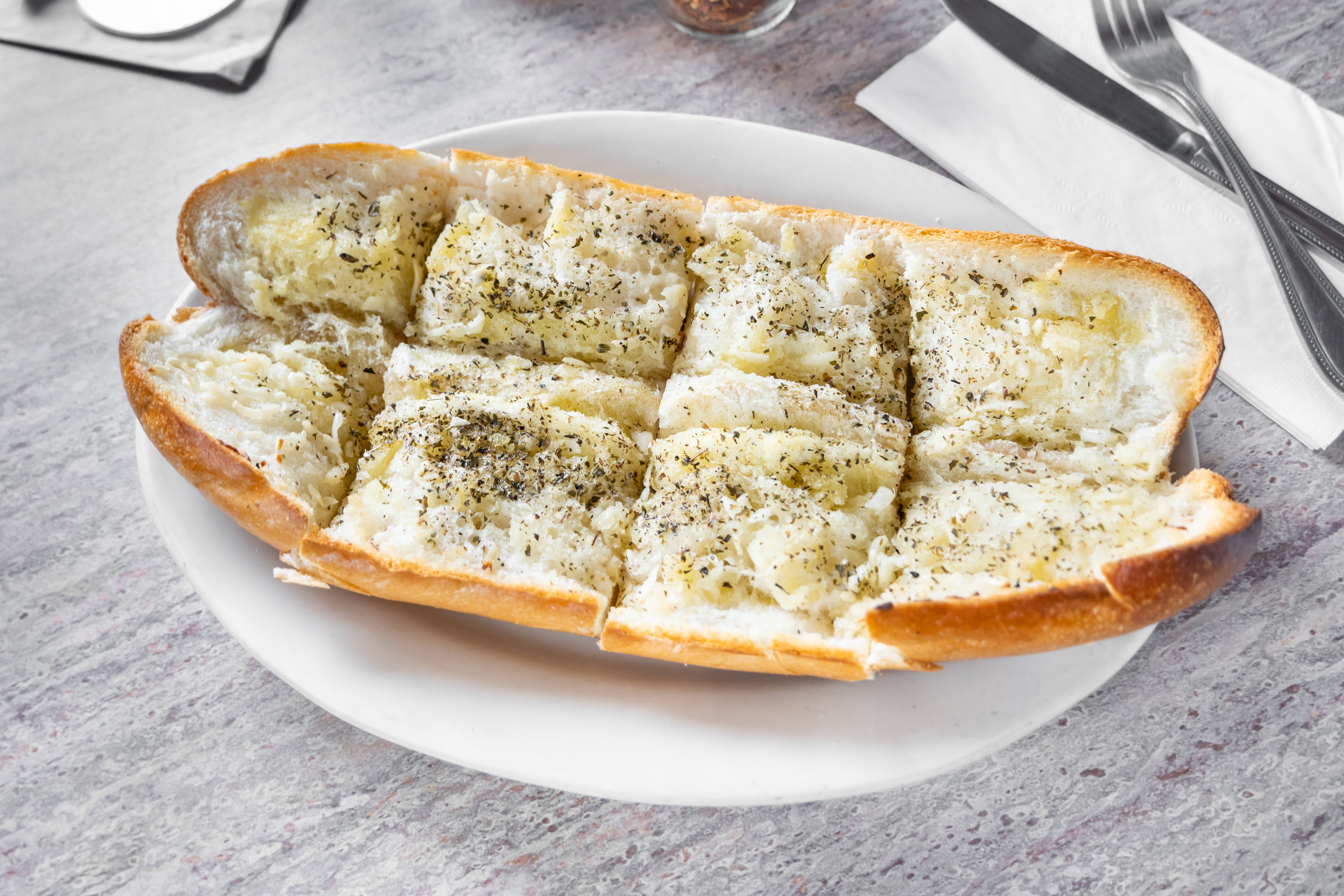 Order Garlic Bread - Appetizer food online from Me & U Pizzeria store, Deptford Township on bringmethat.com