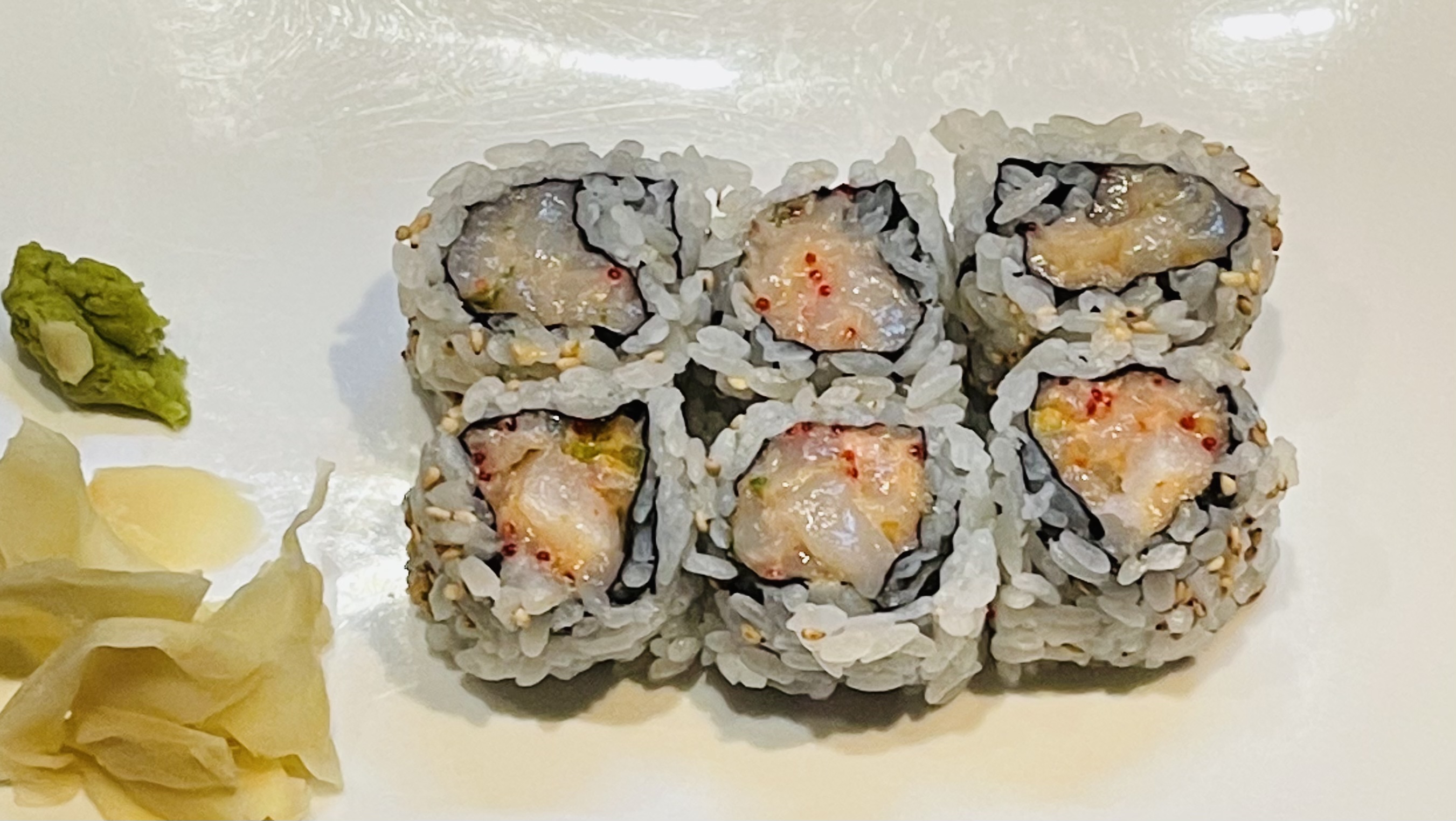 Order 17. Spicy Scallop Roll food online from Mikaku store, New York on bringmethat.com