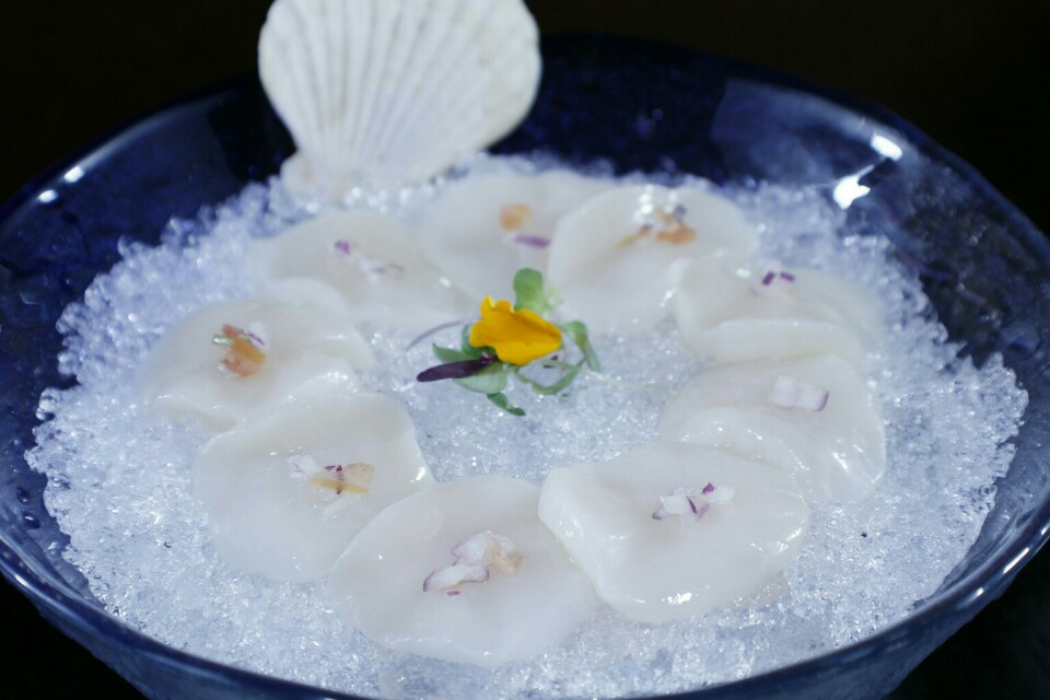 Order Scallop Carpaccio food online from Agami Contemporary Sushi store, Chicago on bringmethat.com