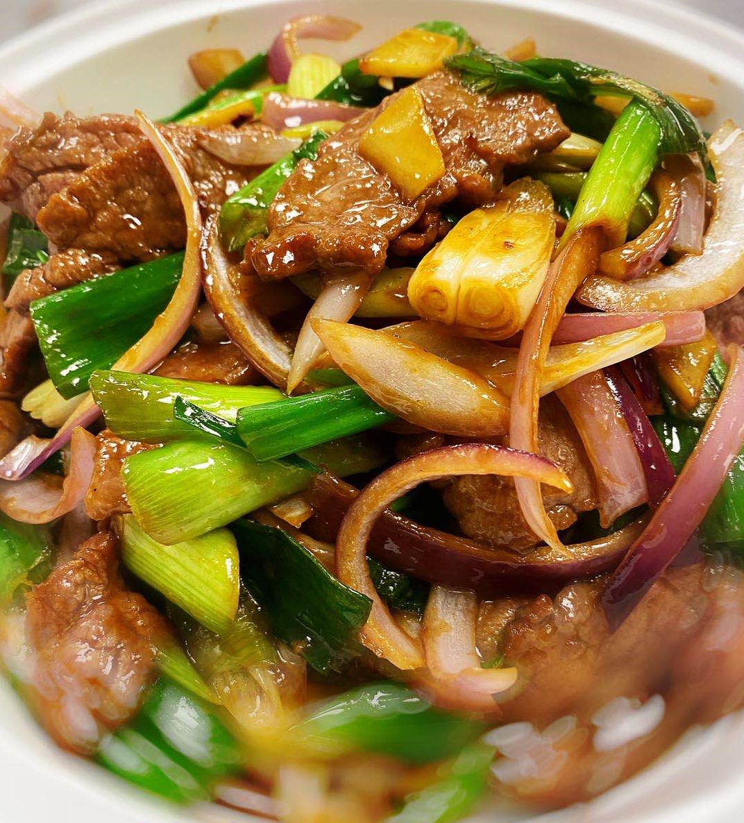 Order 26. Beef with Ginger and Scallion - 薑蔥爆牛肉 food online from Golden Palace store, Brooklyn on bringmethat.com