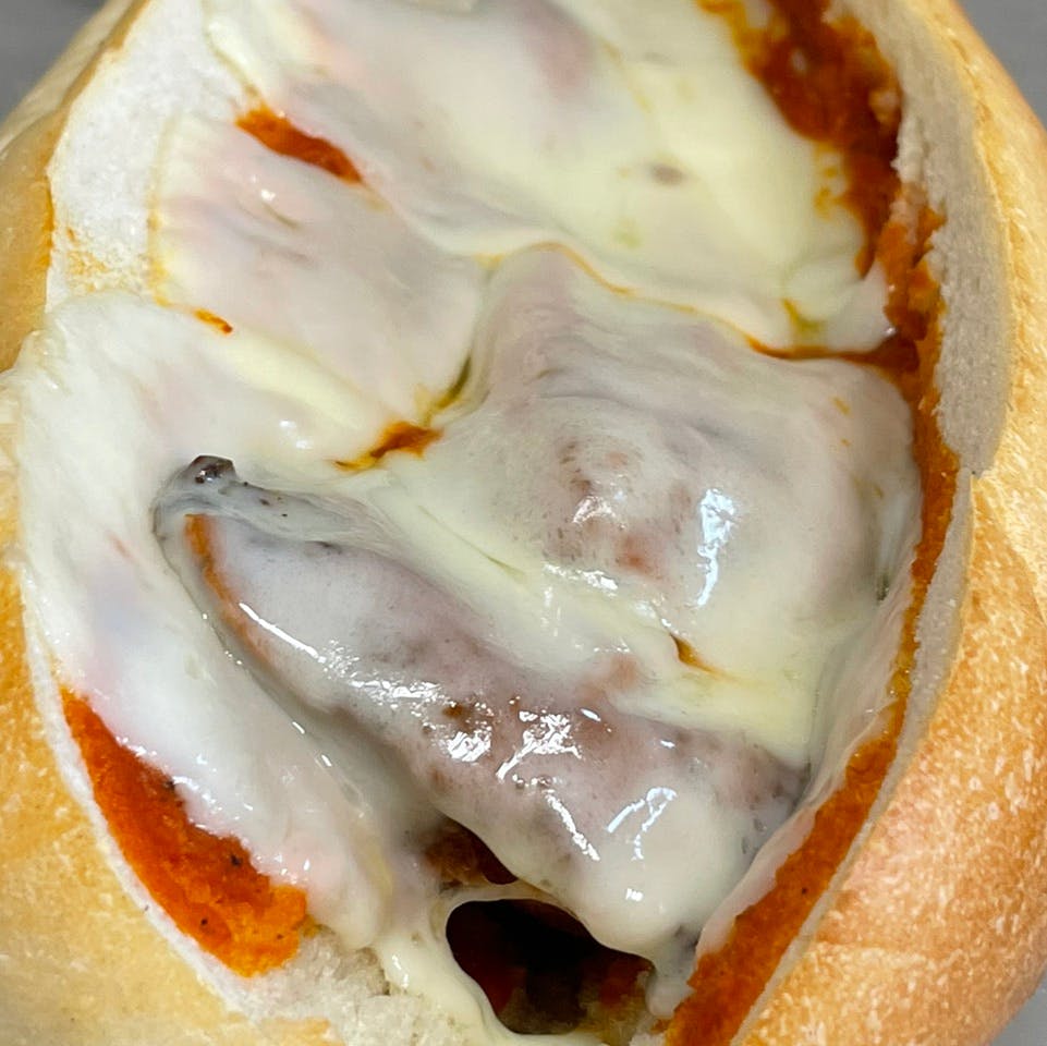 Order Veal Cutlet Parmigiana Sub - Sub food online from Davila's Pizza & Restaurant store, Hackettstown on bringmethat.com