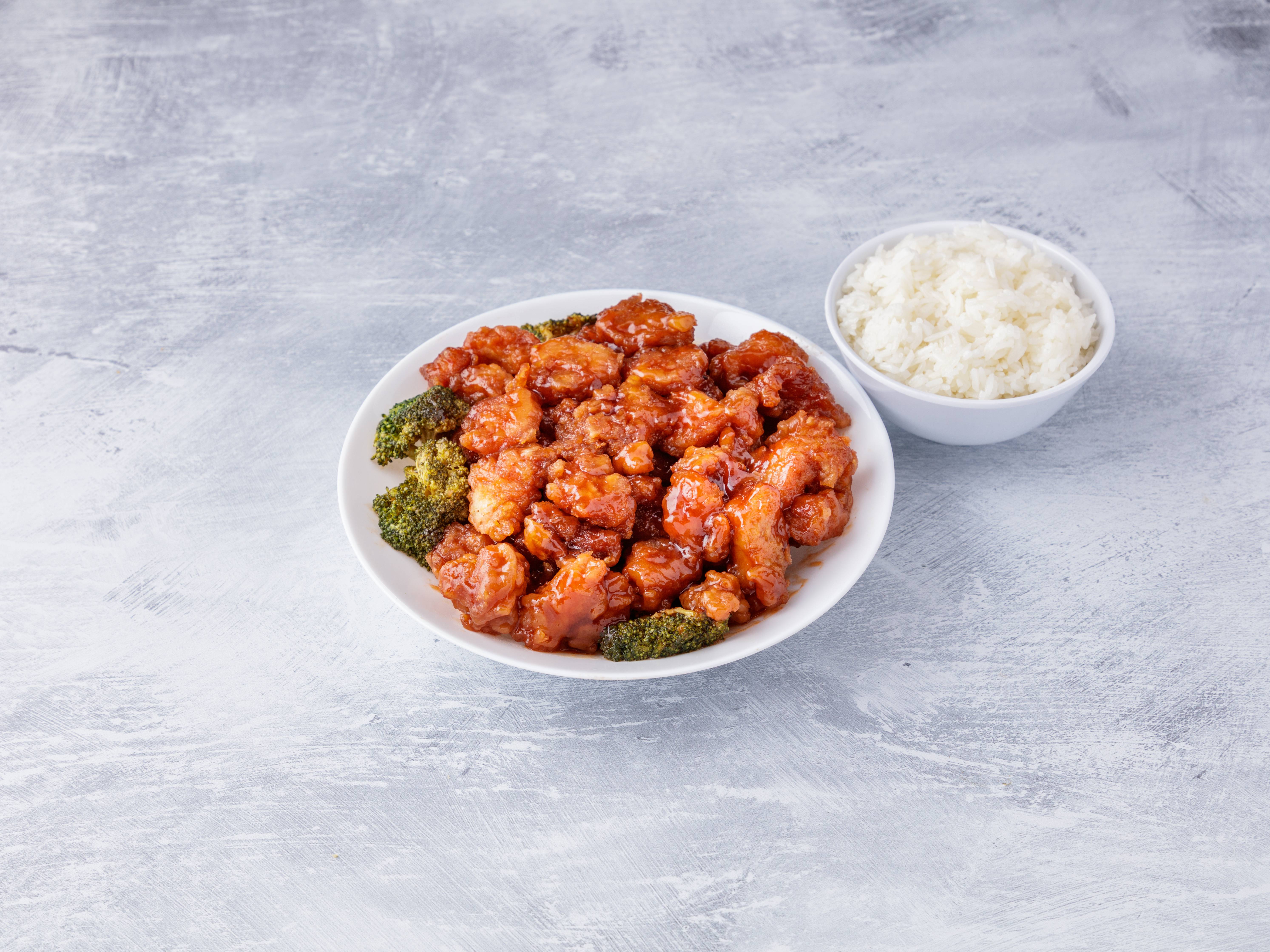 Order 86. Large General Tso's Chicken food online from Ling ling kitchen store, Brooklyn on bringmethat.com