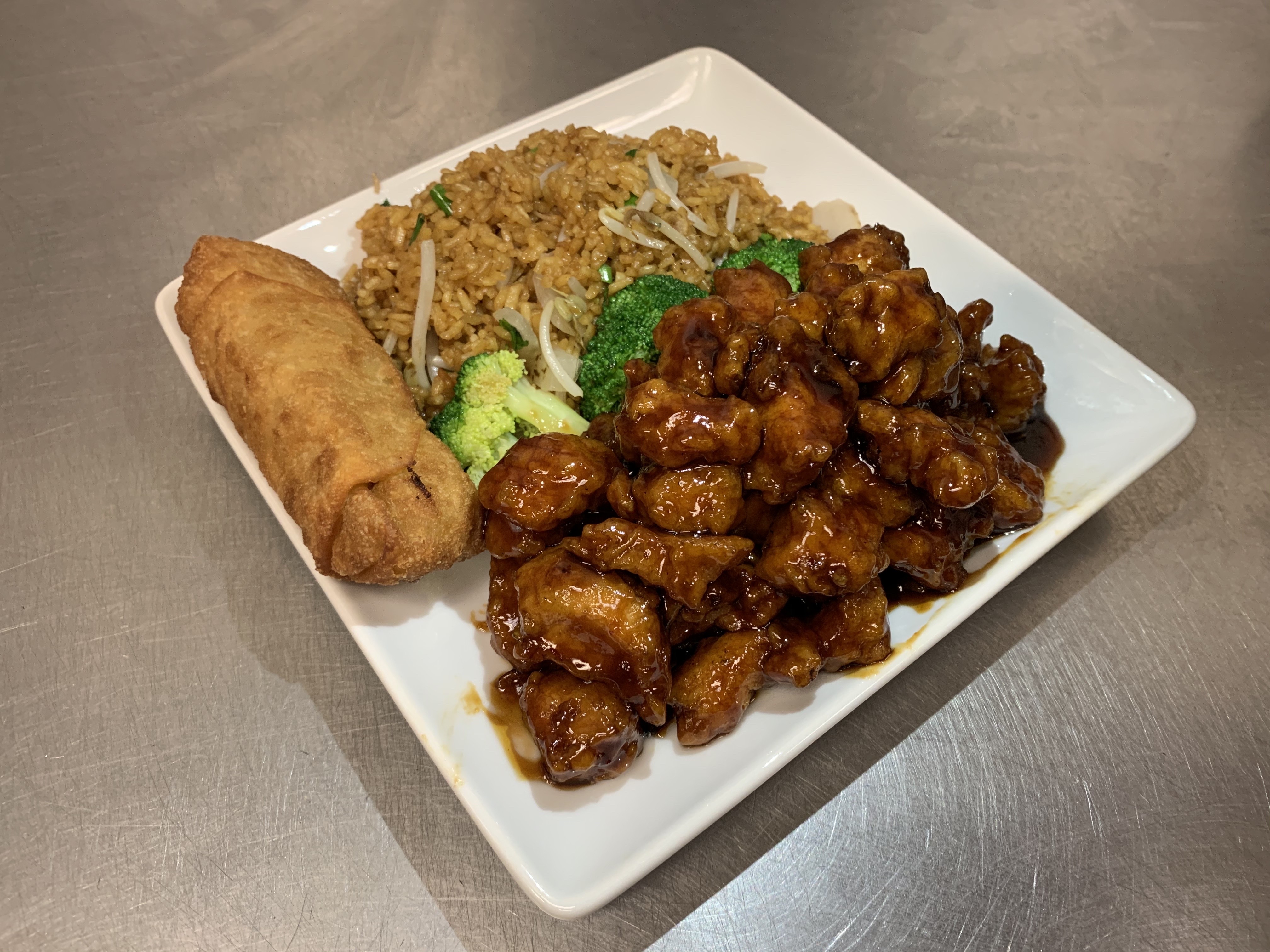 Order C19. General Tso's Chicken Combo Platter  food online from China Wok store, Owings Mills on bringmethat.com
