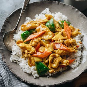 Order C12. Curry Chicken 咖喱鸡 food online from Happy Dragon store, Kansas City on bringmethat.com