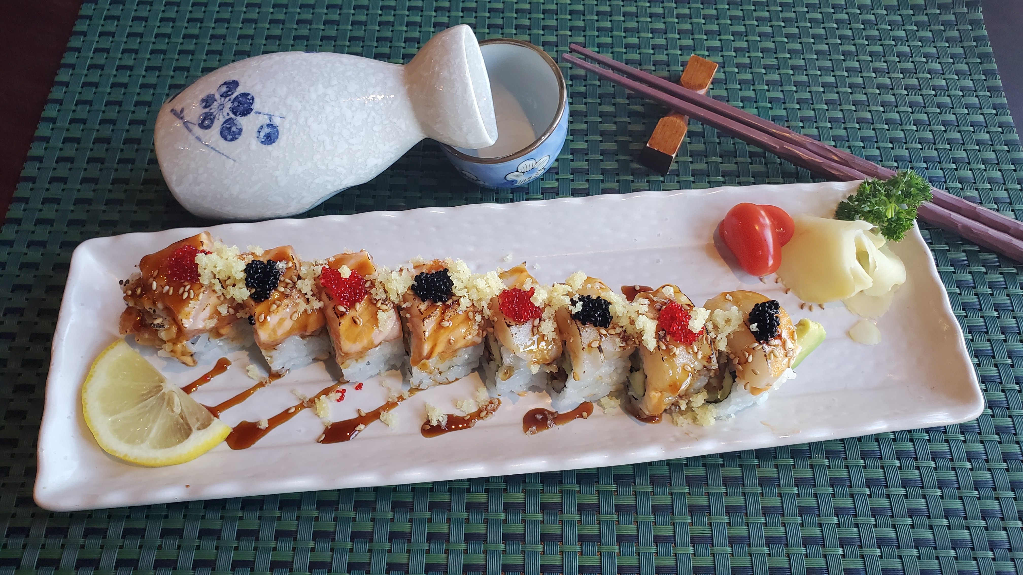 Order Super Ocean Roll food online from Tsui Sushi Bar store, Seattle on bringmethat.com