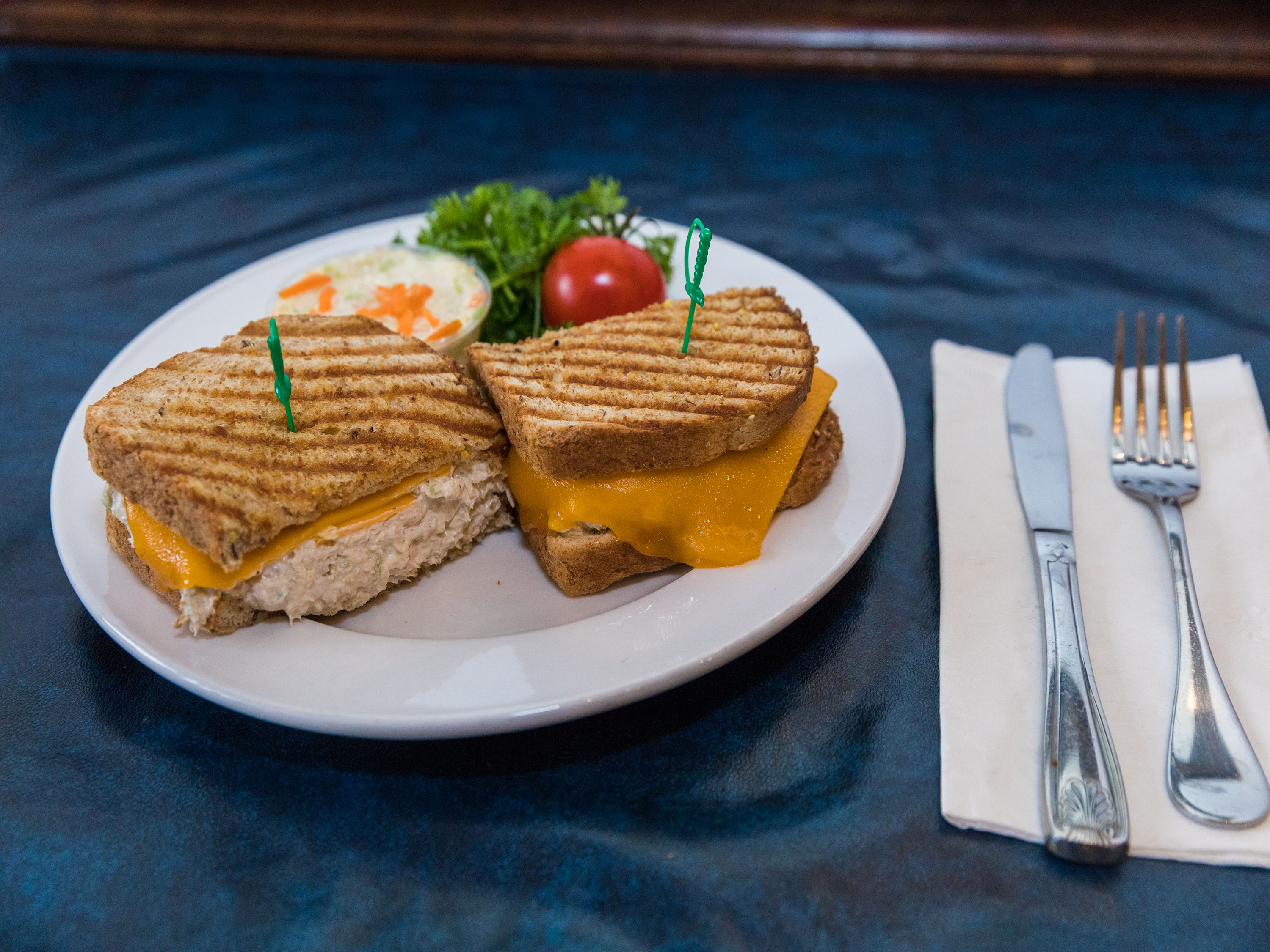 Order Tuna Melt food online from Bluffington Cafe store, Lake Bluff on bringmethat.com