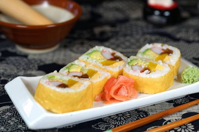 Order Futo roll food online from Osaka sushi express & fresh fruit smoothies store, Chicago on bringmethat.com