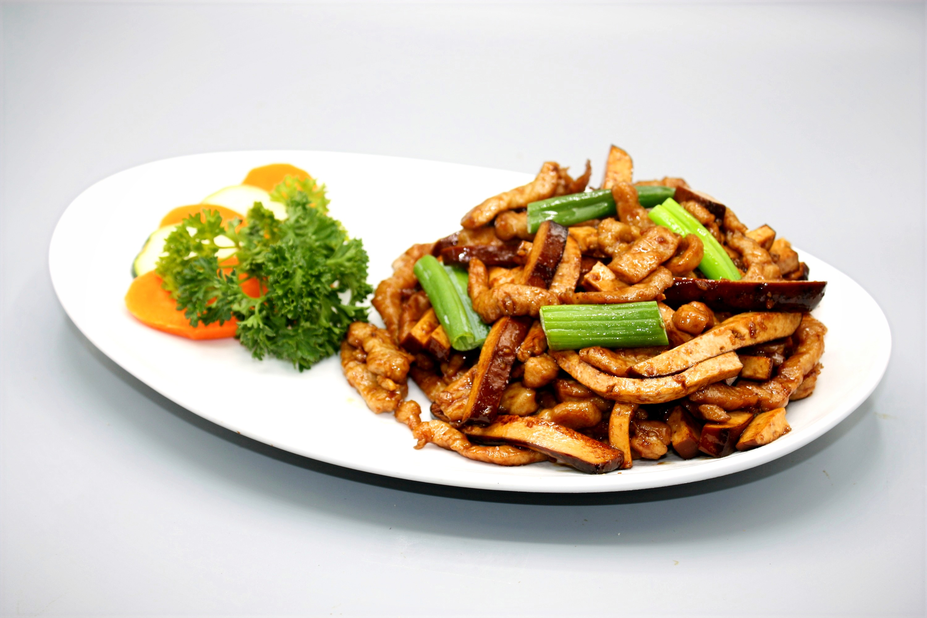 Order Shredded Beef with Dry Bean Curd food online from Chau's cafe store, Ashburn on bringmethat.com