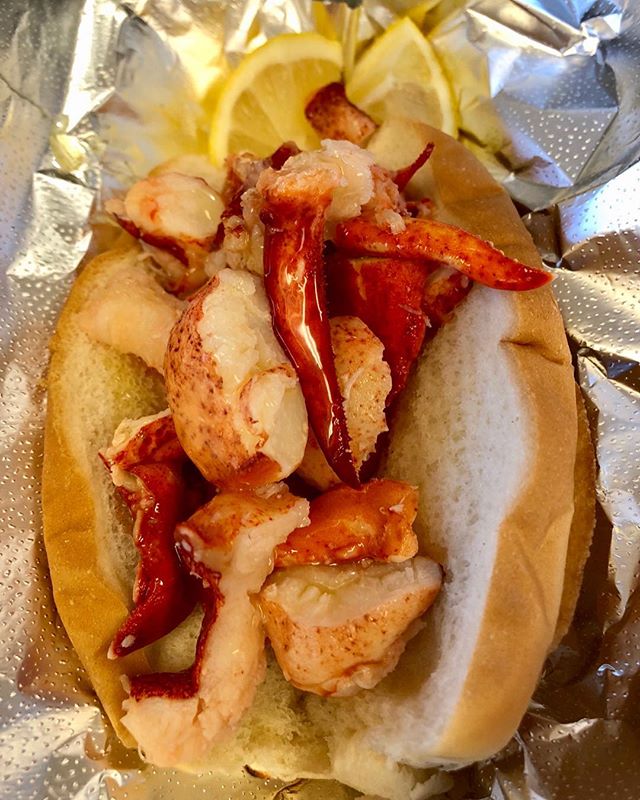 Order Connecticut Lobster Roll food online from Duff Doggz store, San Diego on bringmethat.com