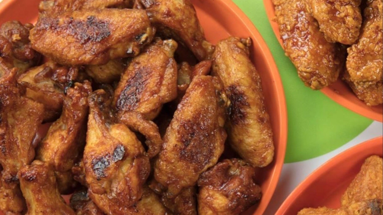 Order 10 Wings Daytona food online from Hoots store, Chicago on bringmethat.com