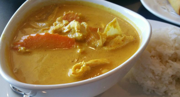 Order 55. Yellow Curry food online from Am Thai Fusion Cuisine store, Anaheim on bringmethat.com