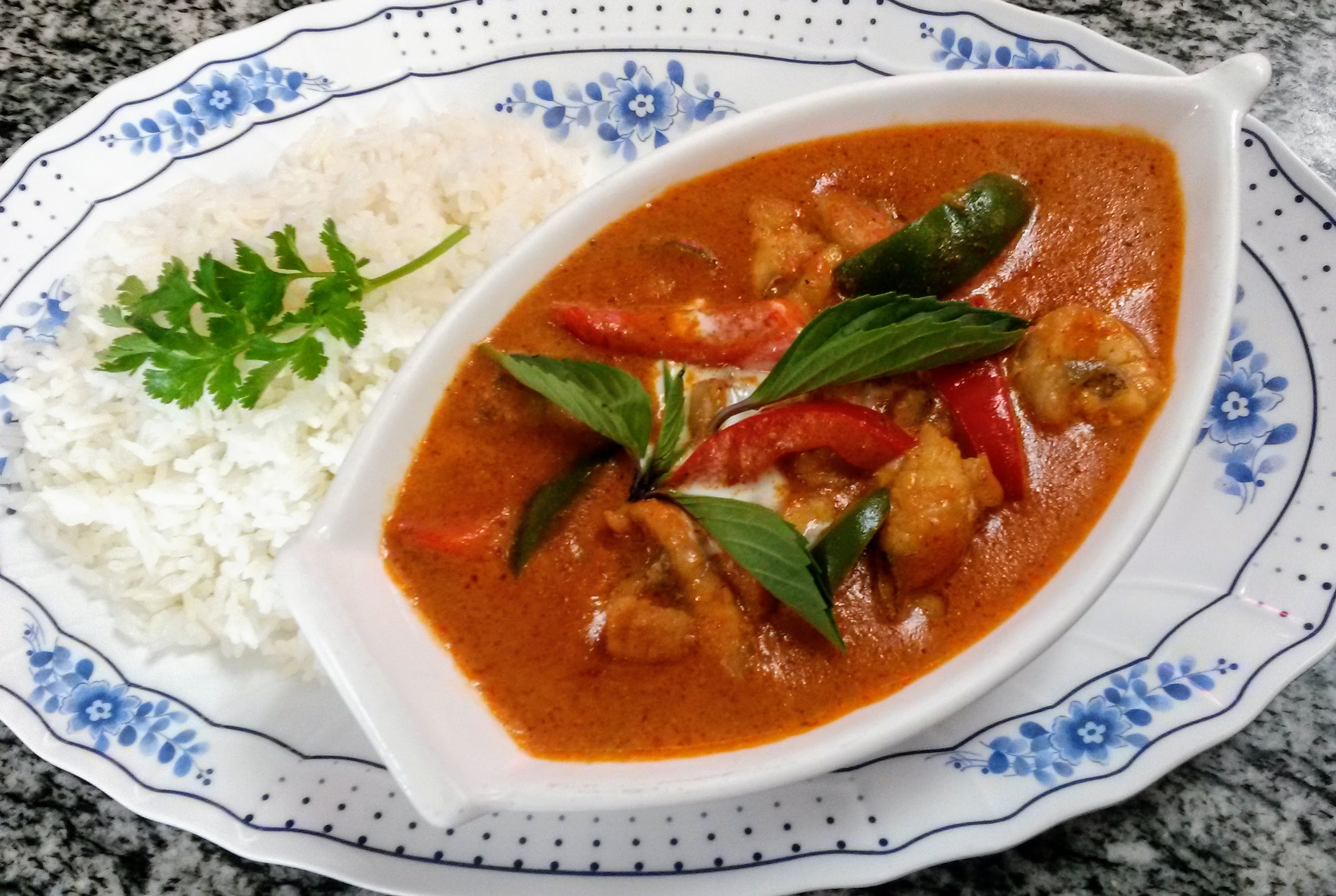 Order 25. Red Curry with Rice food online from Thai Nary BBQ store, Azusa on bringmethat.com
