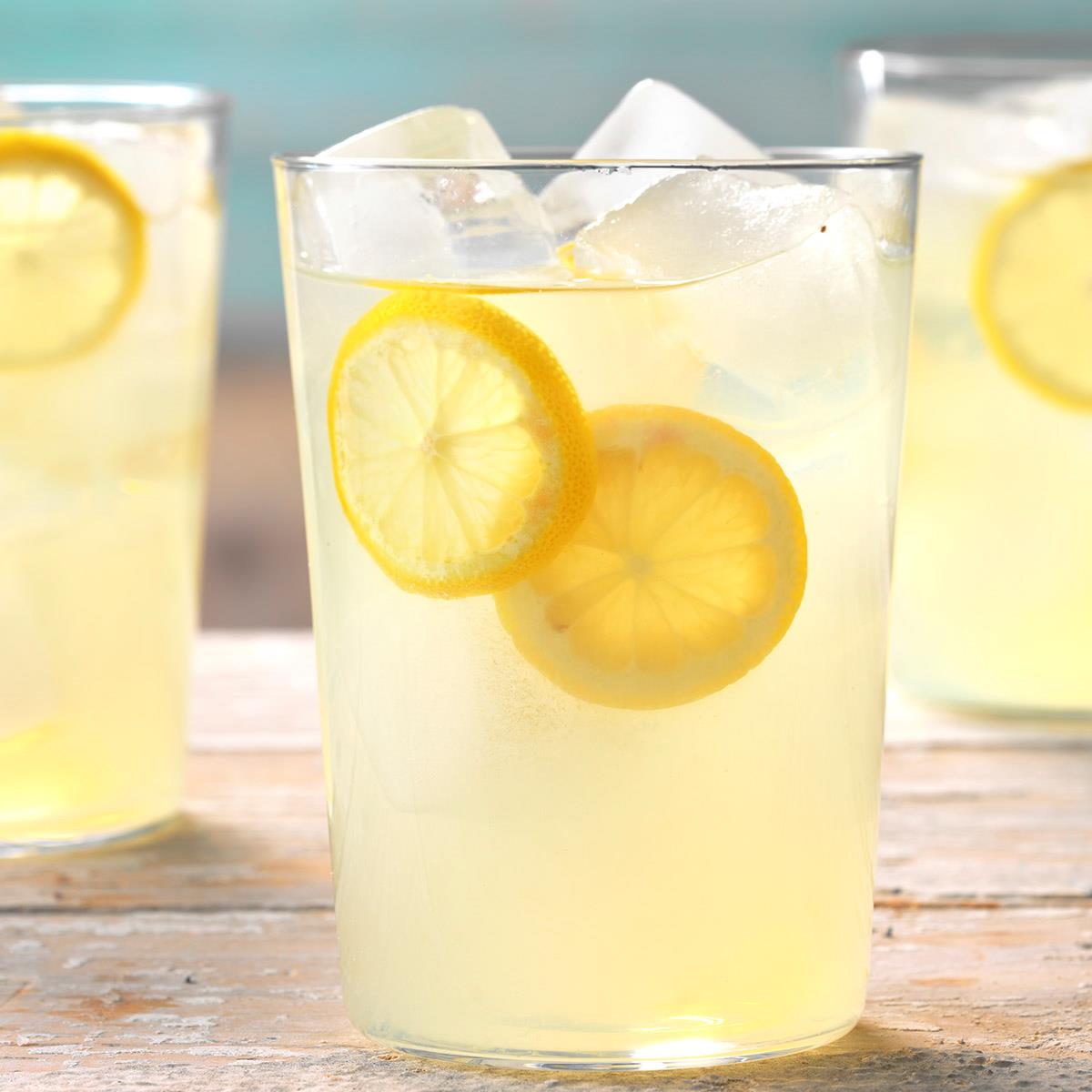 Order 24 oz. Lemonade food online from The Parthenon And Good-To-Go Xpresso store, Crawfordsville on bringmethat.com
