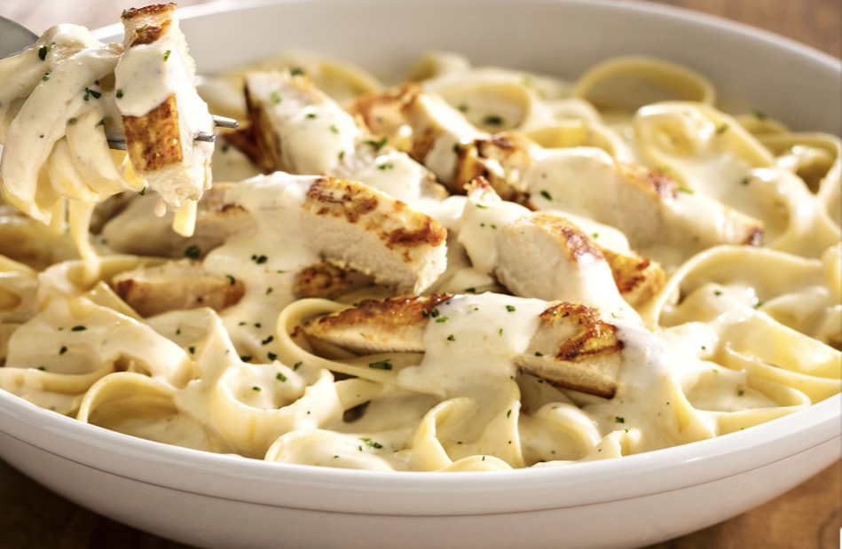 Order Fettuccine Chicken Alfredo food online from Sherman Way Grill & Pizza store, North Hollywood on bringmethat.com