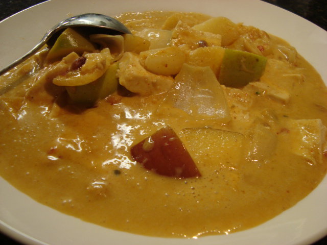 Order 32. Apple Curry food online from The Lemongrass Cafe store, Tumwater on bringmethat.com