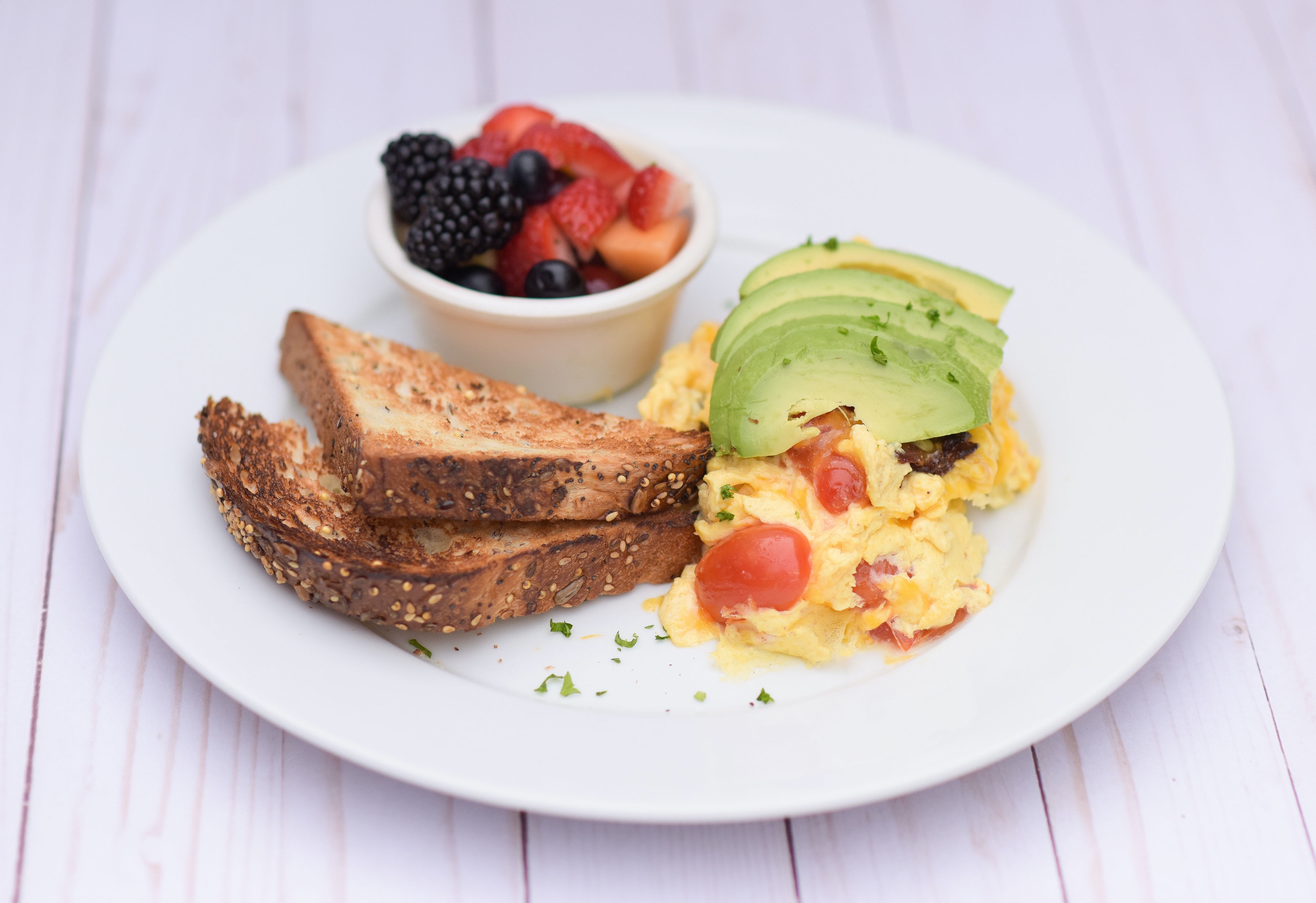 Order Omelet (or Scramble ) de California food online from Cafe Vida store, Pacific Palisades on bringmethat.com