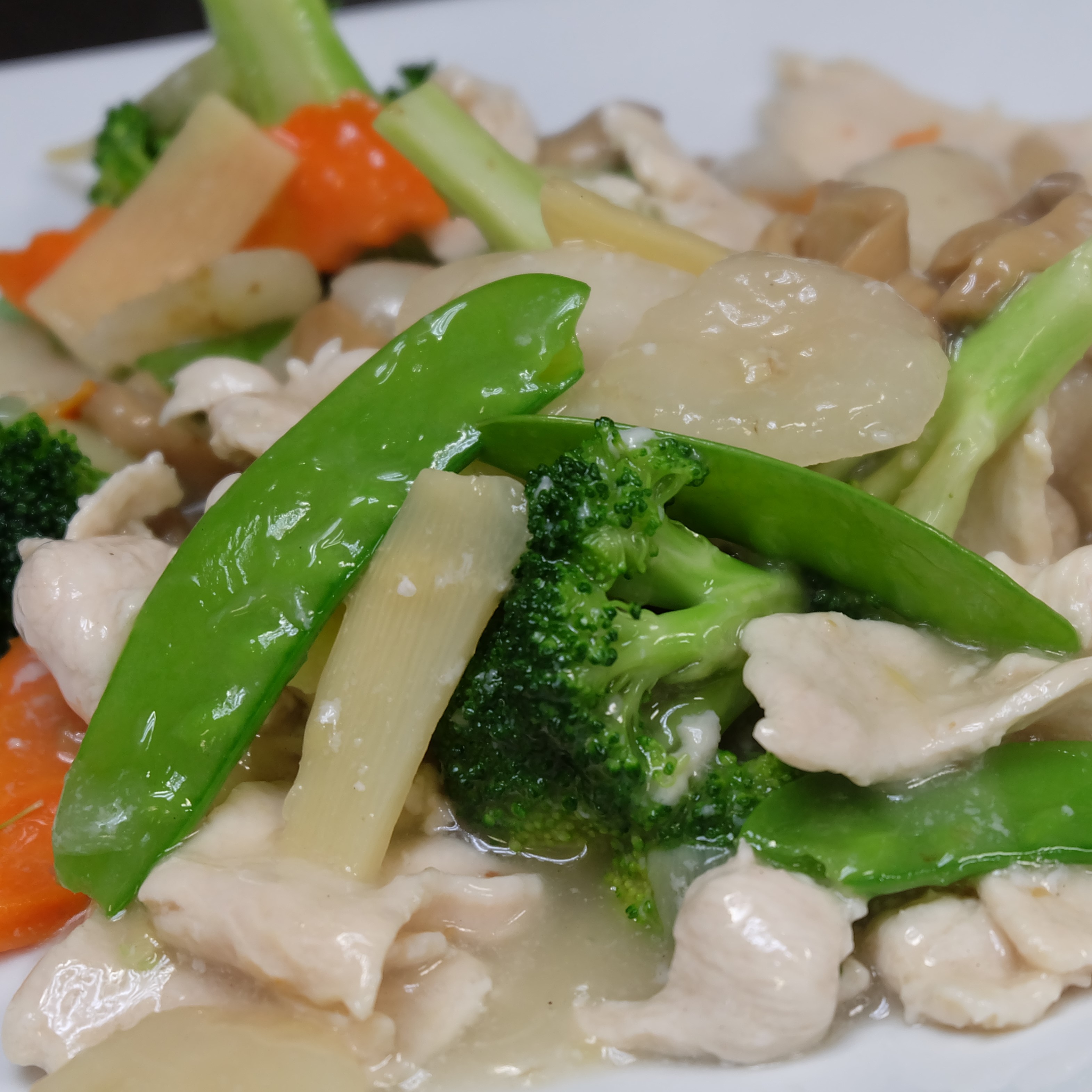 Order Moo Goo Gai Pan Chicken food online from Red Pepper Chinese Restaurant store, RICHFIELD on bringmethat.com